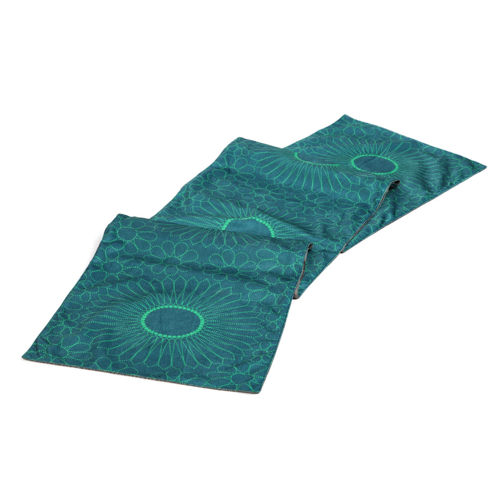 Wheel & Barrow Table Runner