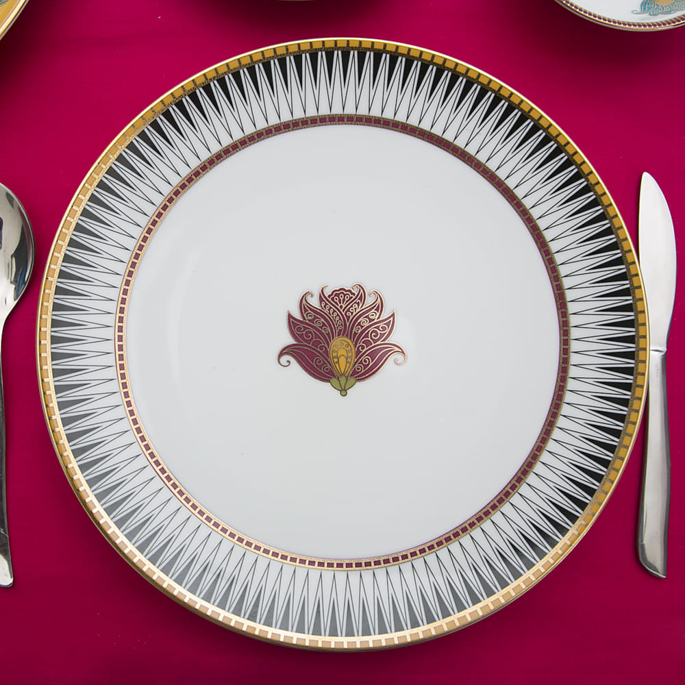 Aquarium Of Flowers Dinner Plate