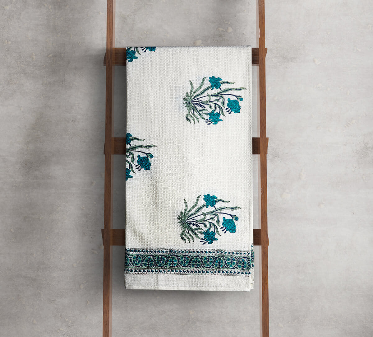 Bloom & Hue Bath Towel