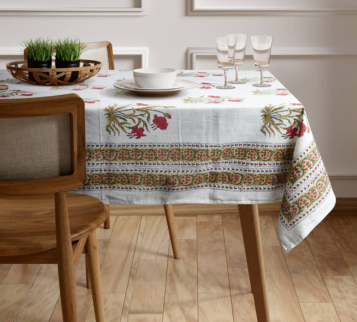 Floral Finesse Table Cover