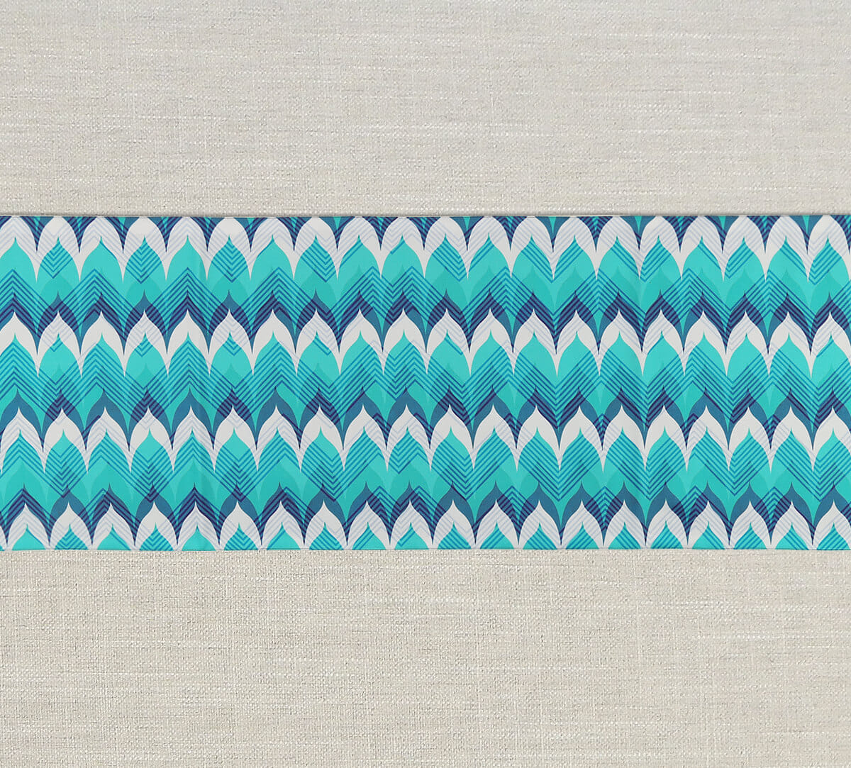 Lush Emerald Bliss Table Runner