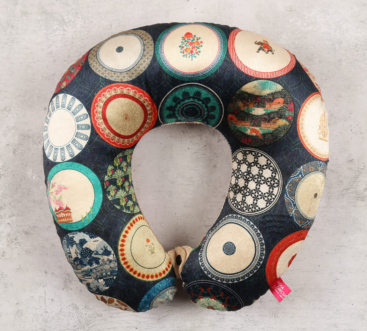 Platter Portrayal Neck Pillow