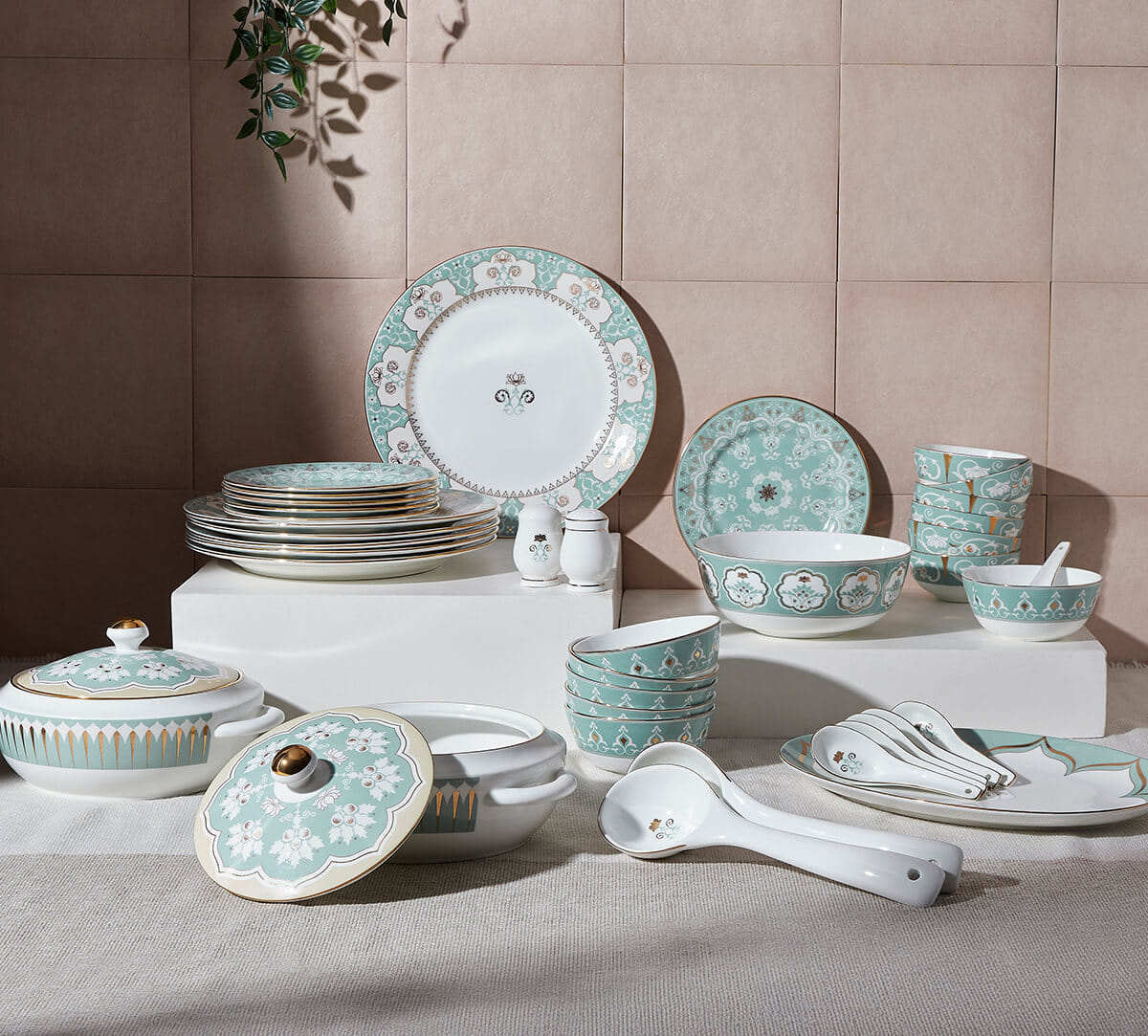 Regal Romance Dinner set - 40 Pieces