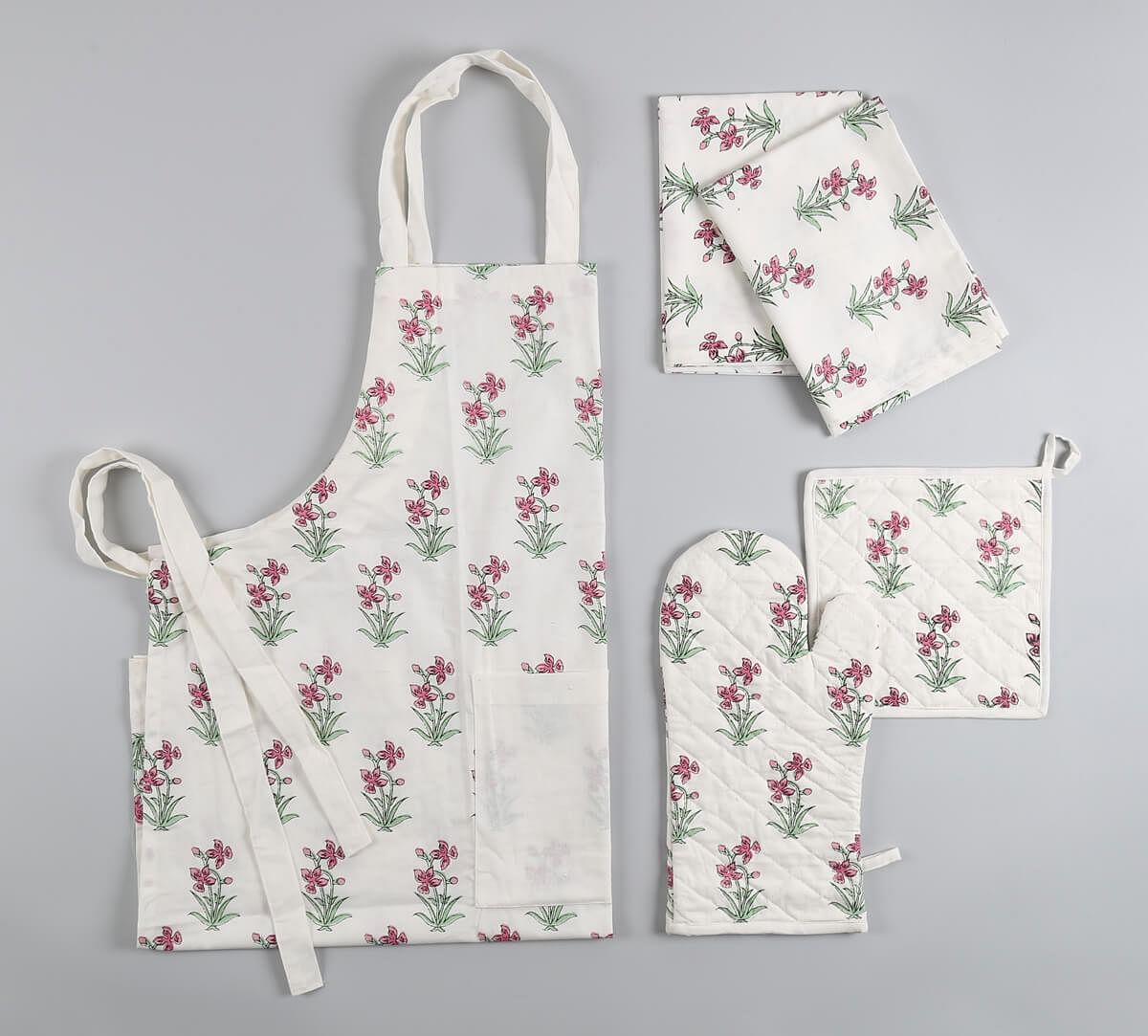 India Circus by Krsnaa Mehta Pearl Poppy Kitchen Linen Set