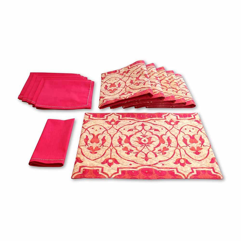 Elegant Carvings Quilted Quilted Table Mat and Napkin(Set of 6)