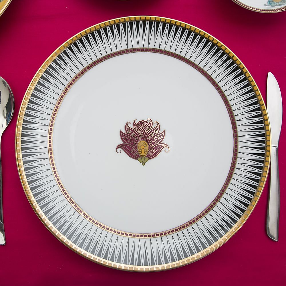 Aquarium Of Flowers Dinner Plate-13415.jpg