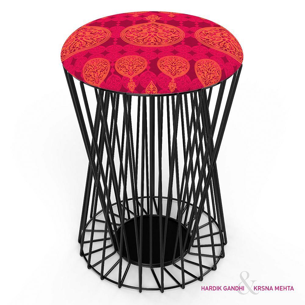 Carved Circles Wiro Stool