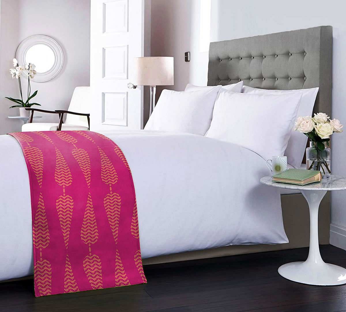 India Circus Conifer Spades Bed and Table Runner
