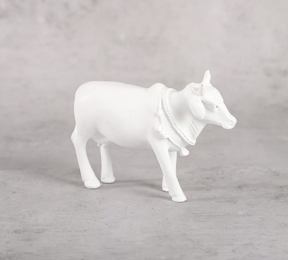 India Circus Snow White Cow Figurine