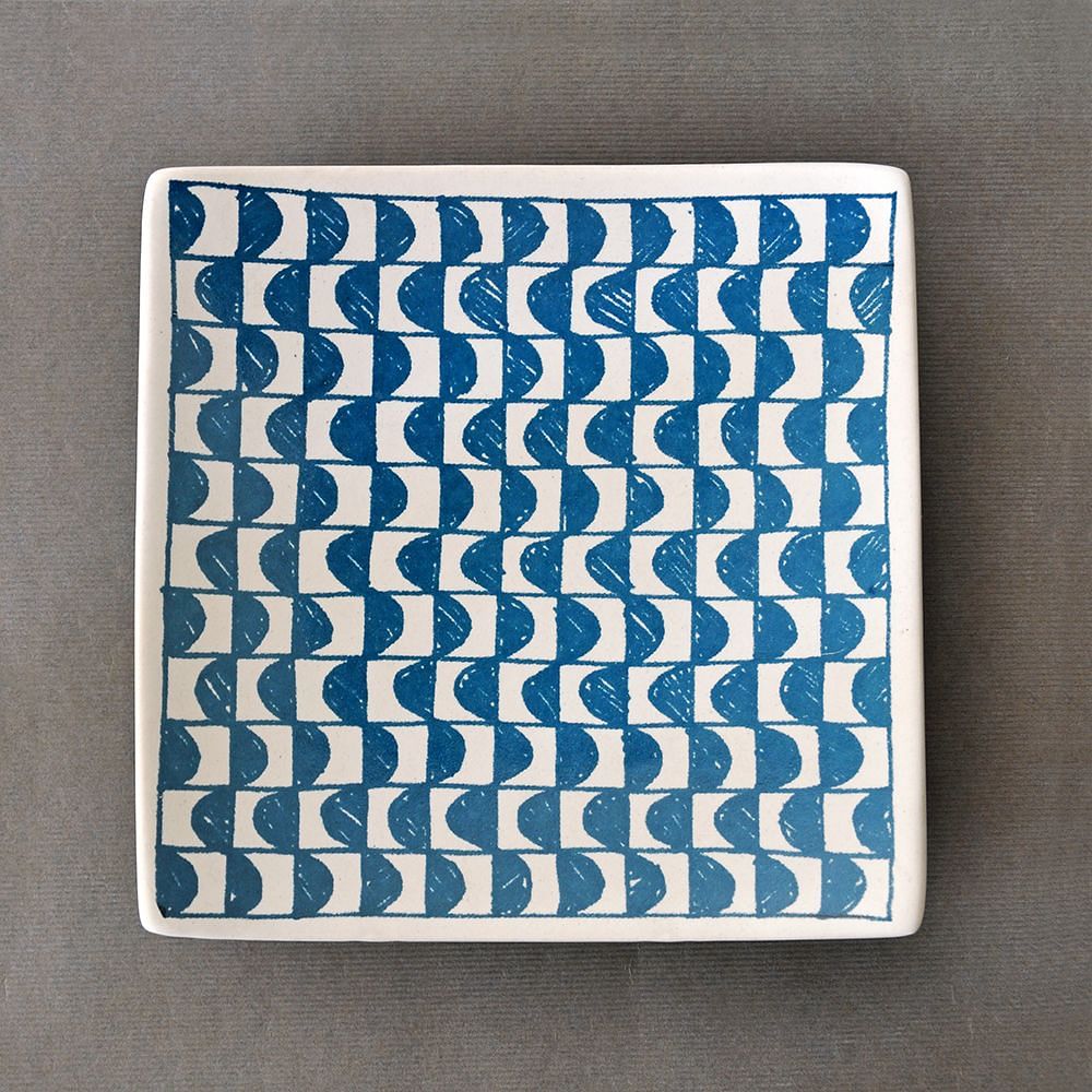 Blue & White Semicircle maze Platter