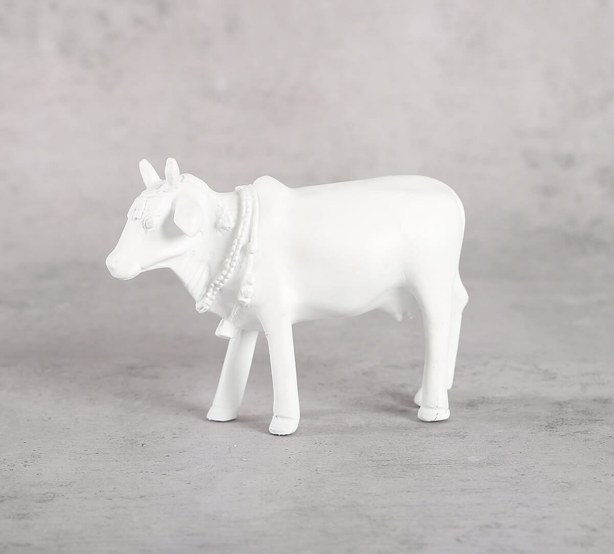 India Circus Snow White Cow Figurine