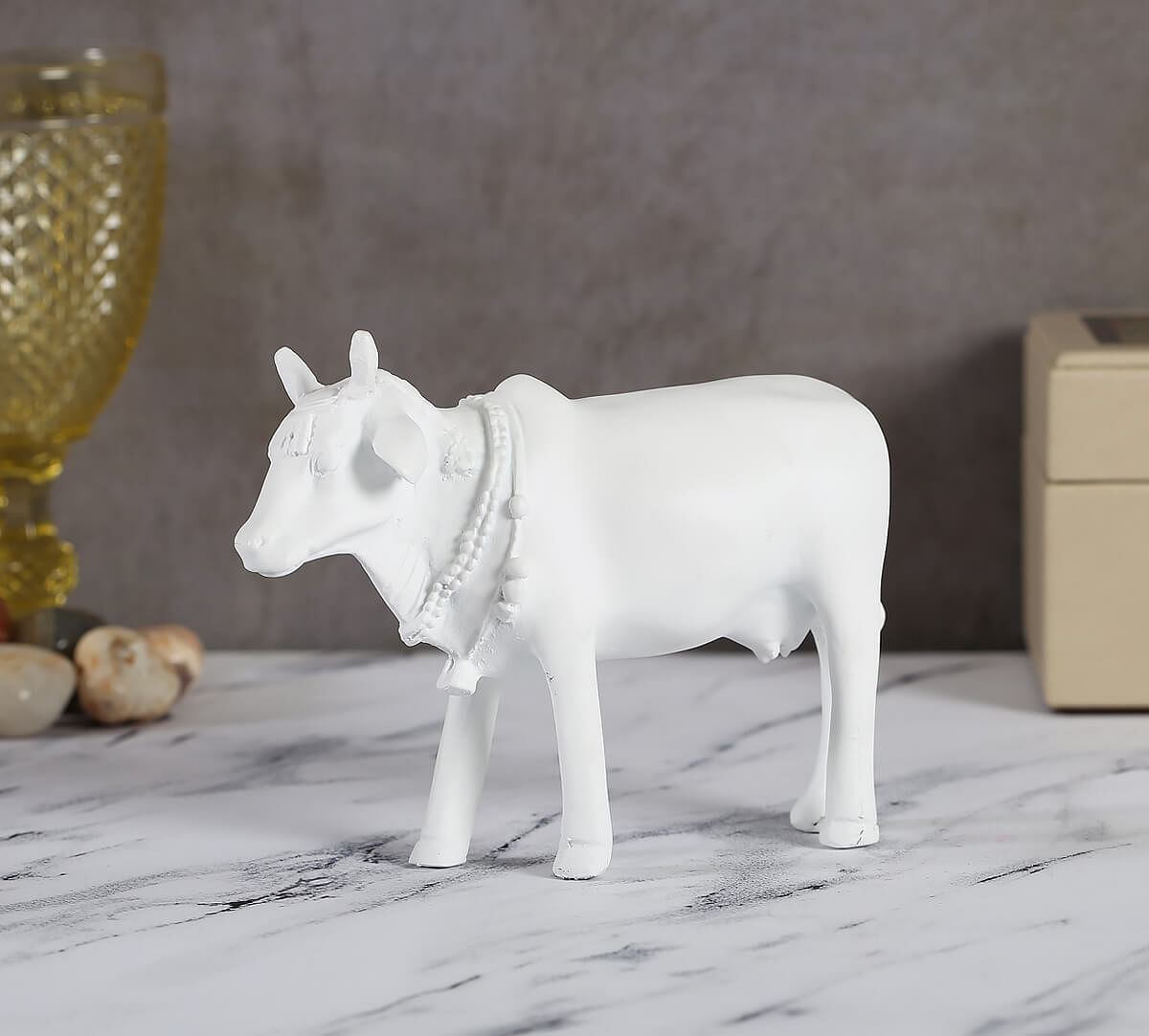 India Circus Snow White Cow Figurine