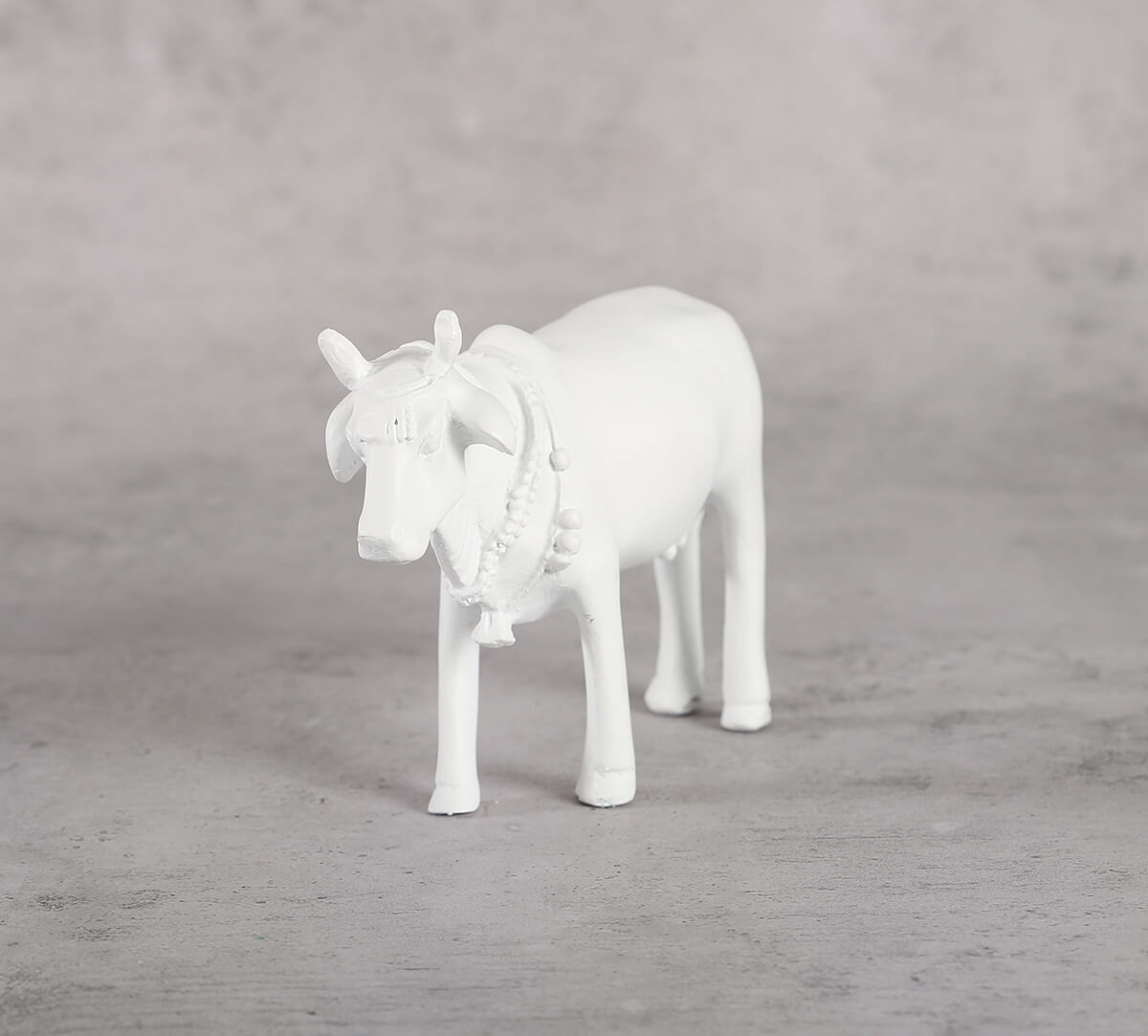 India Circus Snow White Cow Figurine