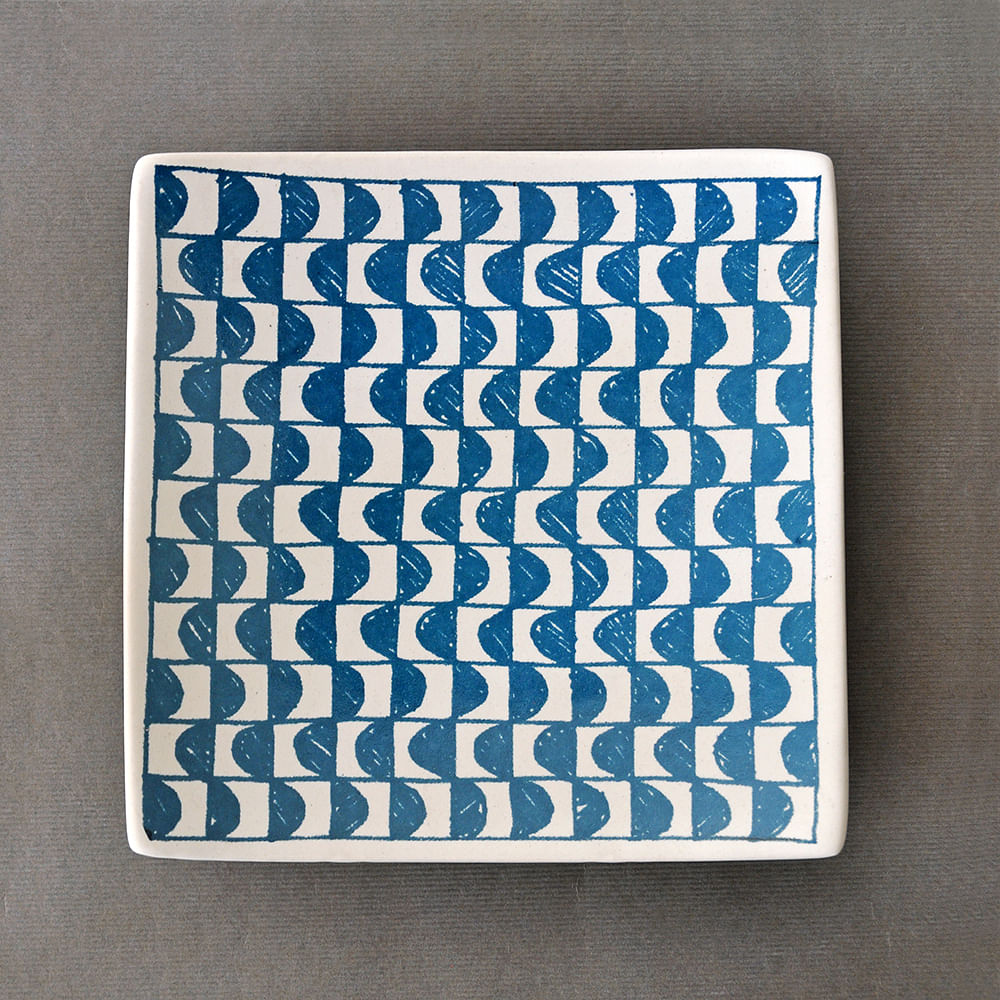 Blue & White Semicircle maze Platter