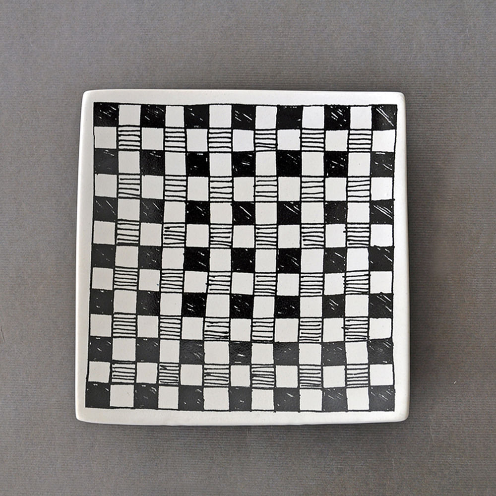 Black & White Checkered Maze Platter